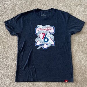 Navy Blue Philadelphia 76ers T-Shirt Size Medium